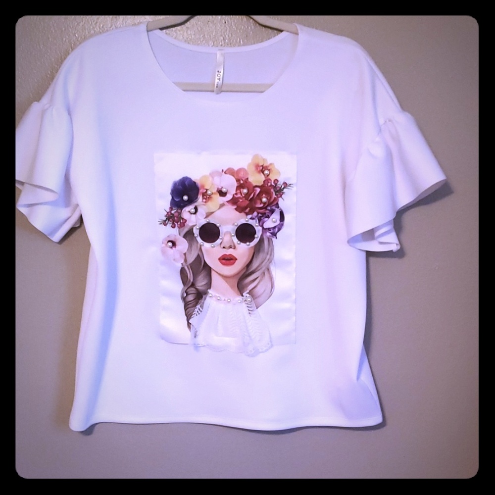 White ruffle blouse w beautiful unique design